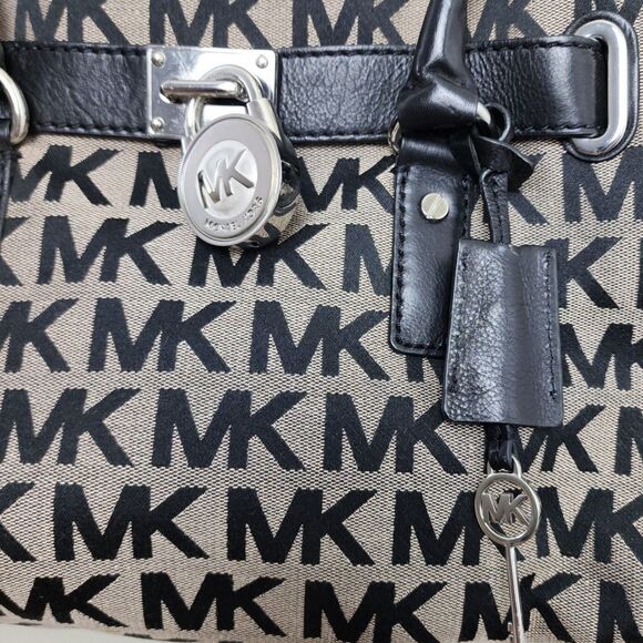 Michael Kors Lock and Key Signature Monogram Handbag Shoulder Bag Purse - Picture 3 of 9